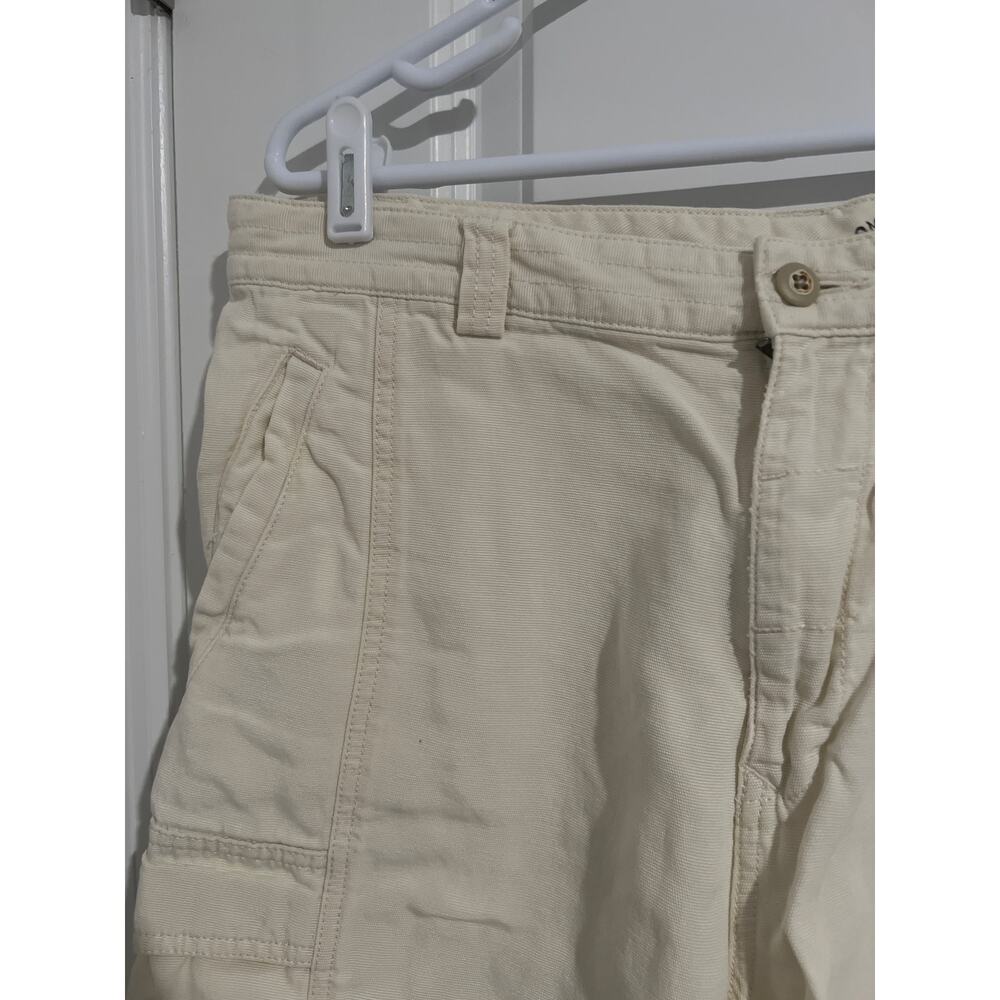 Tommy Bahama Relax Cream Shorts – Size 34 (Tencel®/Cotton Blend) - Picture 2 of 6